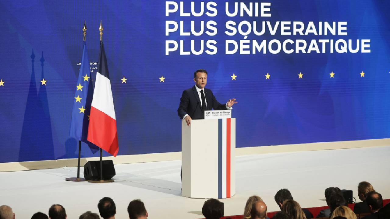 'Avrupa ölebilir' uyarısı yapan Macron: ABD'nin vassalı olmadığımızı göstermeliyiz