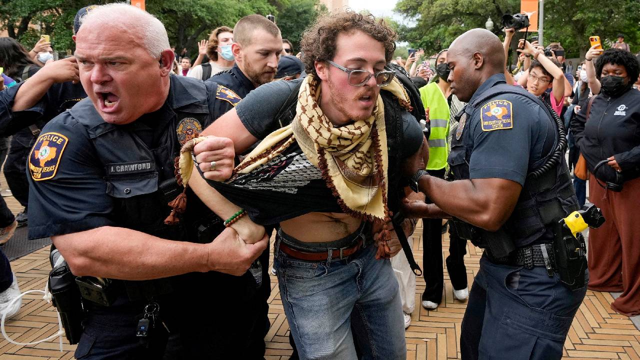 ABD'de kampüsleri basıp öğrencilere saldıran polis yüzlerce gözaltı daha yaptı, akademisyenler öğrencilerle dayanıştı