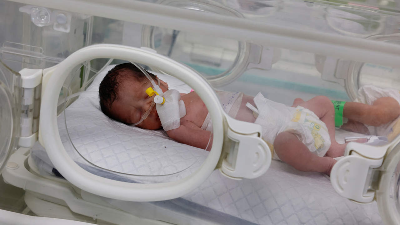 Gazze'de İsrail saldırısında annesinin rahminden kurtarılan bebek öldü