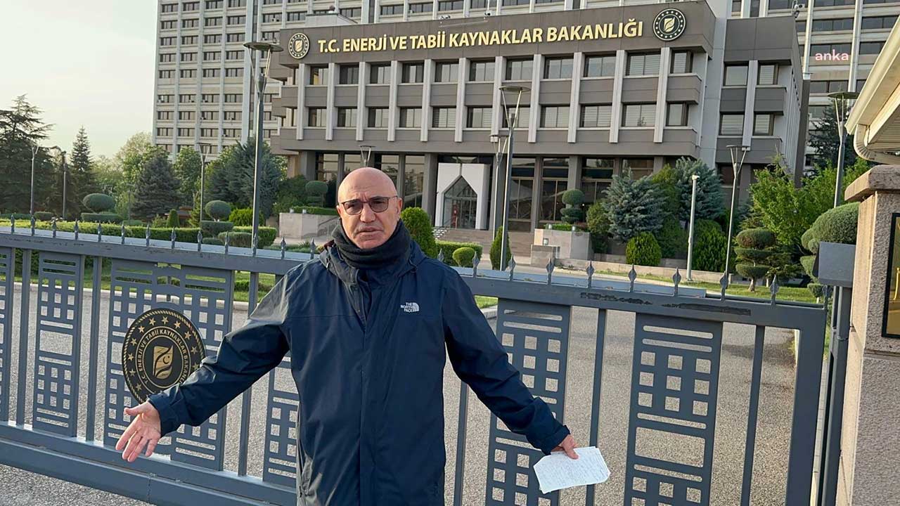 Mahmut Tanal, bakanlık önündeki oturma eylemini sabaha kadar sürdürdü