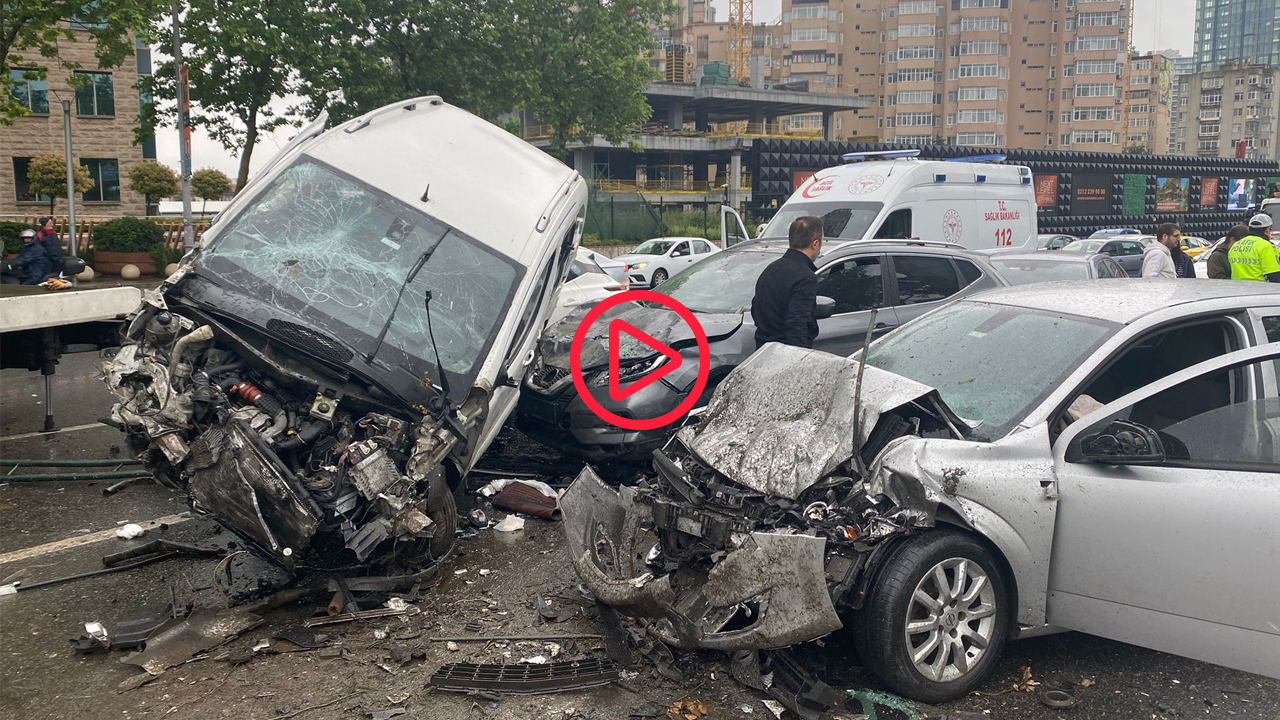 Beşiktaş'ta zincirleme kaza: İkisi ağır, sekiz kişi yaralandı.