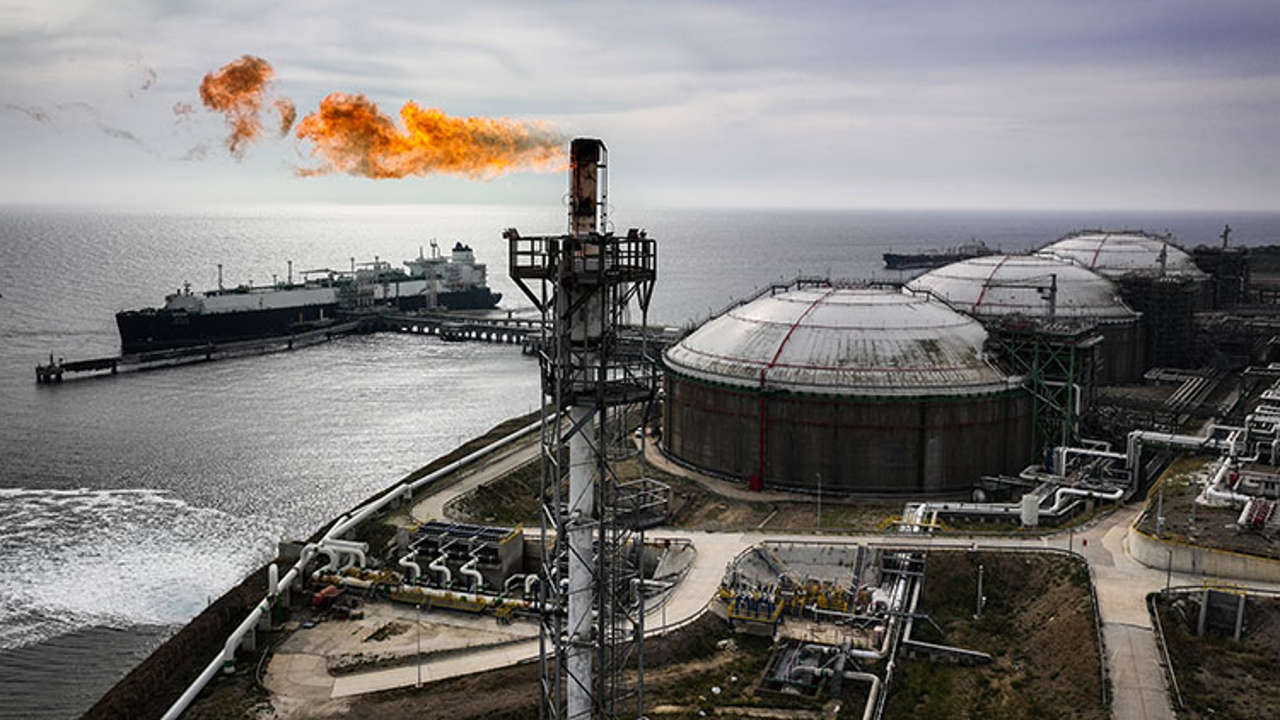 Bakan Bayraktar FT'ye açıkladı: Türkiye gaz tedarikini 'çeşitlendirmek' için ExxonMobil ile görüşüyor