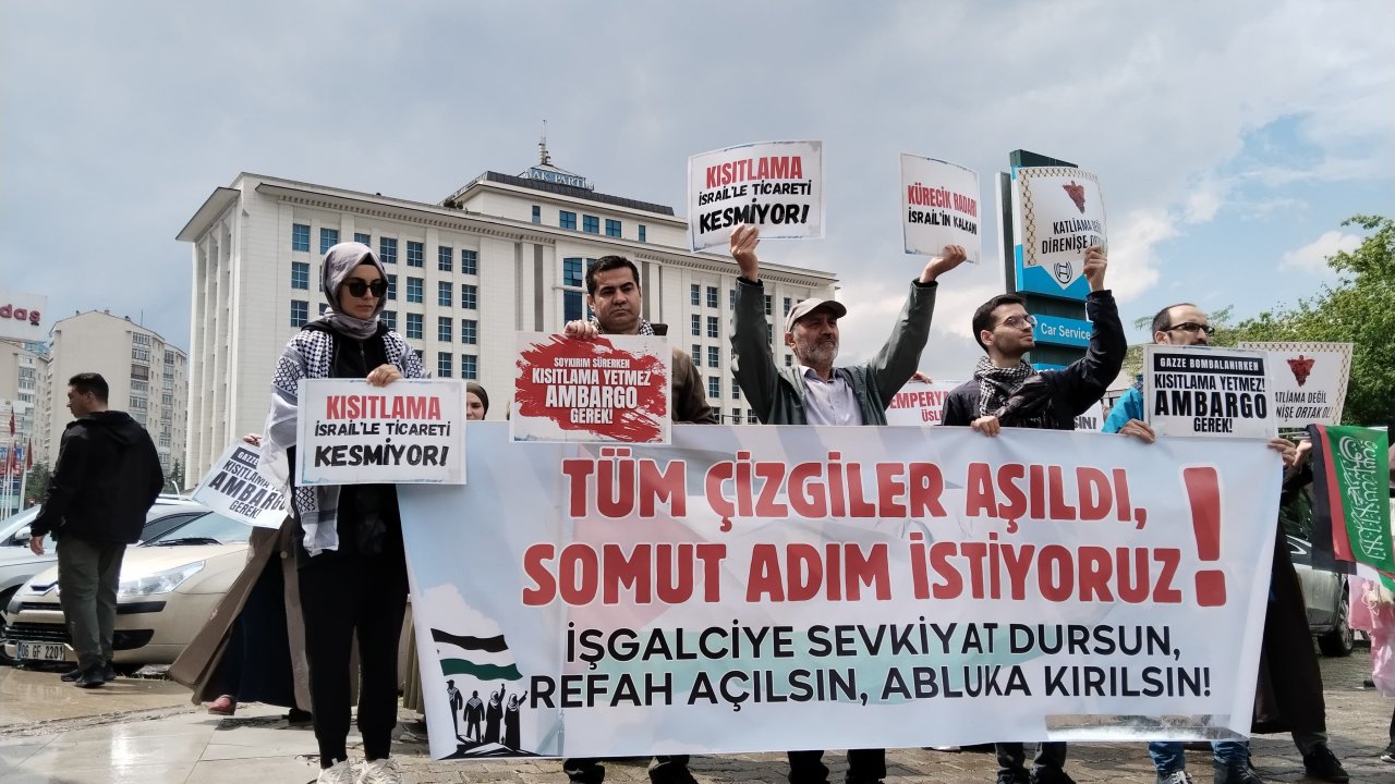 AKP Genel Merkezi önünde ‘İsrail’ protestosu: ‘İşbirlikçi iktidar istemiyoruz’
