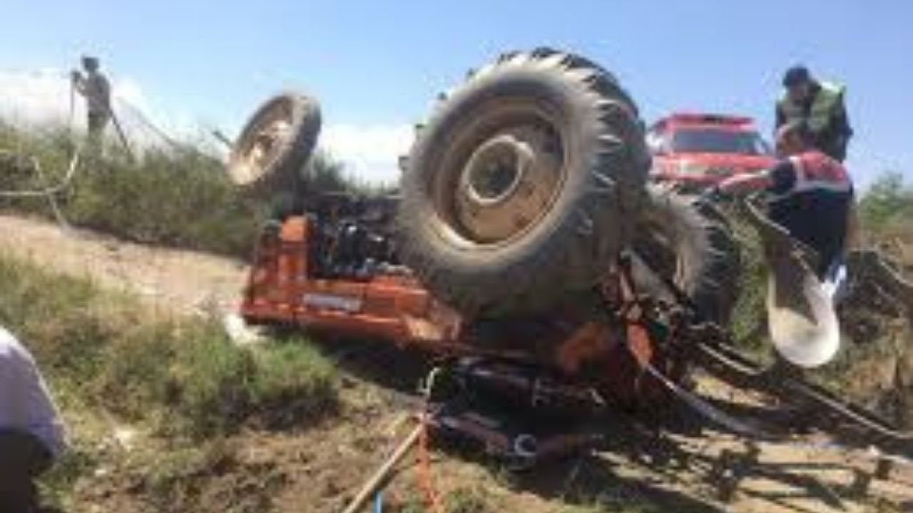 Muğla'da devrilen traktörün altında kalan sürücü öldü