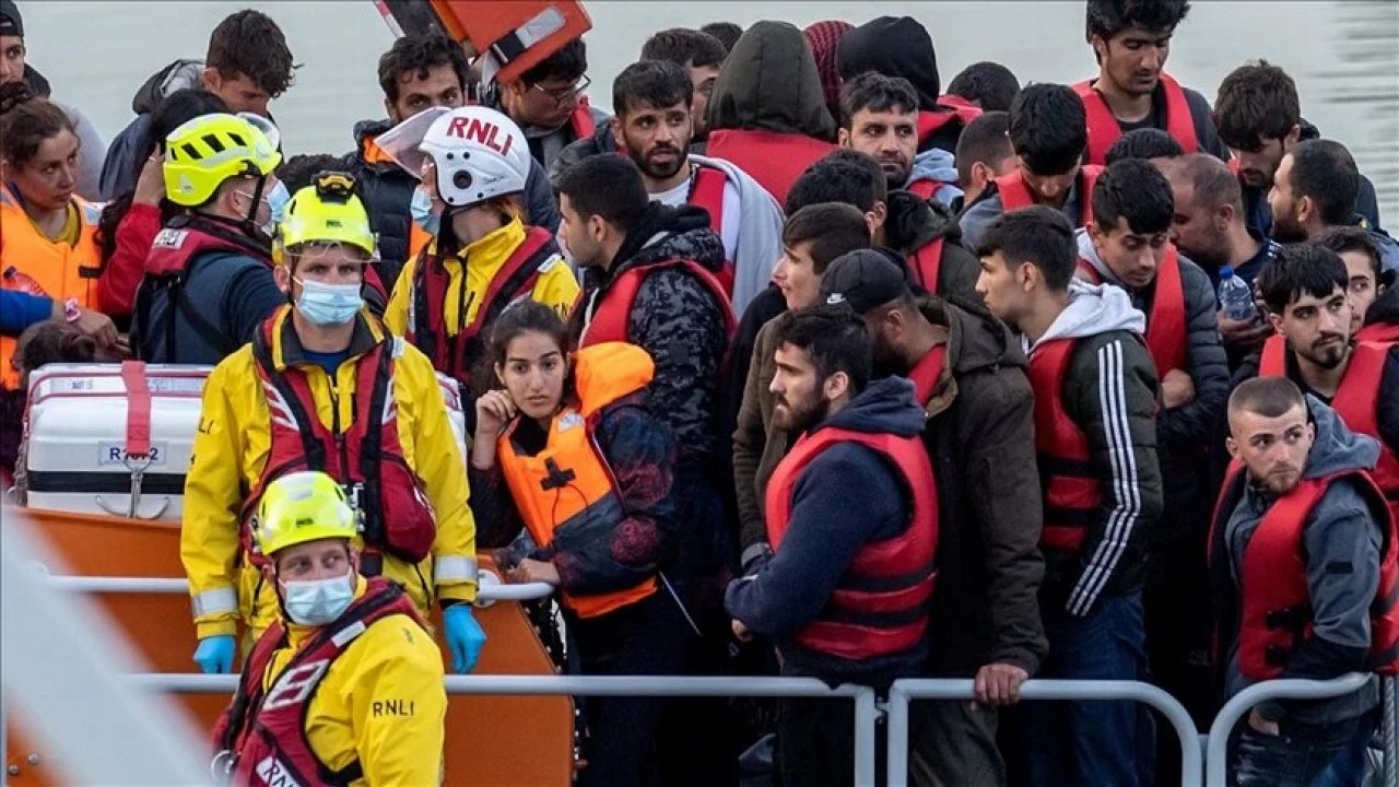 İrlanda, sığınmacıları İngiltere'ye geri göndermek için acil durum yasası çıkarmaya hazırlanıyor