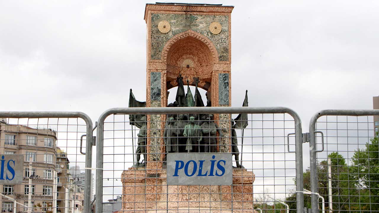 Taksim'de 1 Mayıs 'önlemi': Bariyerler getirildi