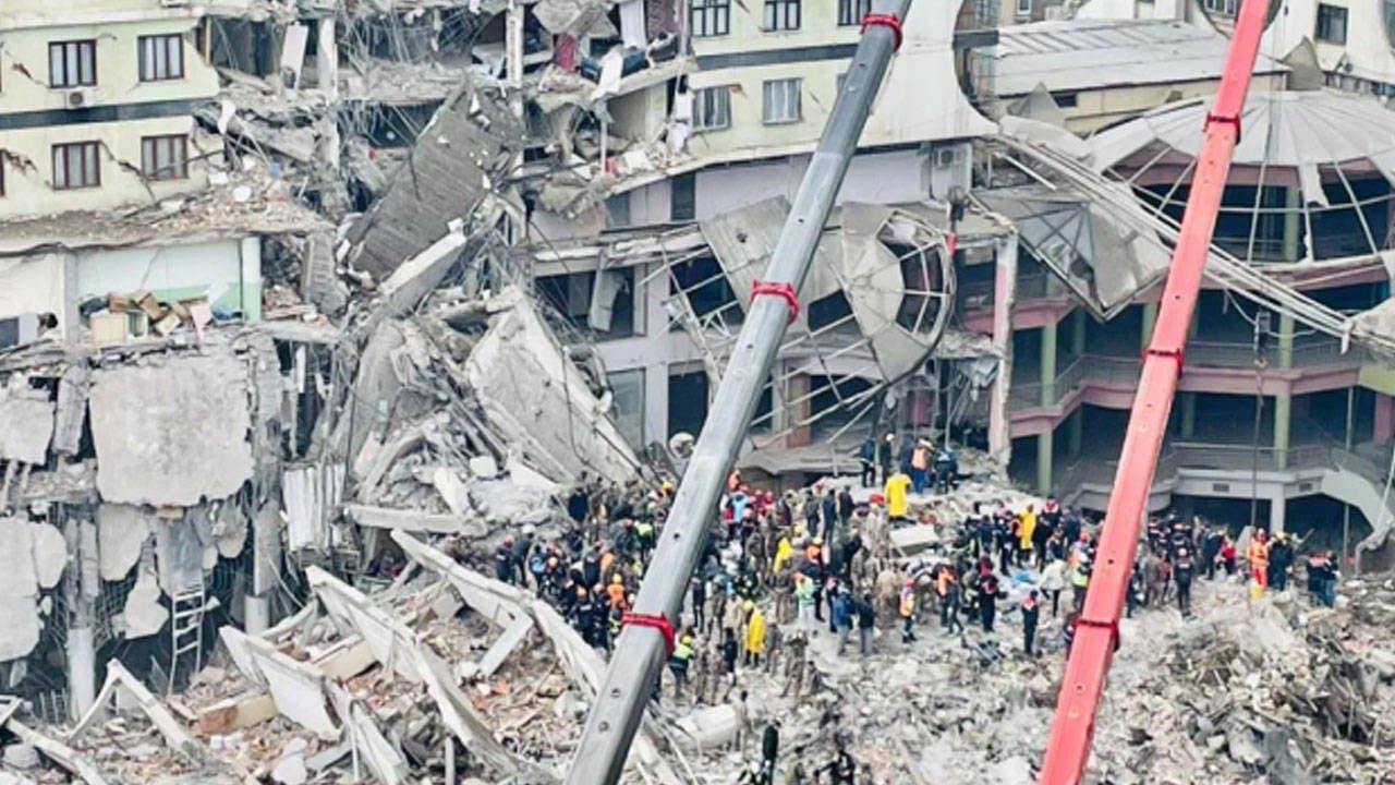 İddia: Malatya'da depremde yıkılan otelin yıkım belgelerine ulaşılamıyor