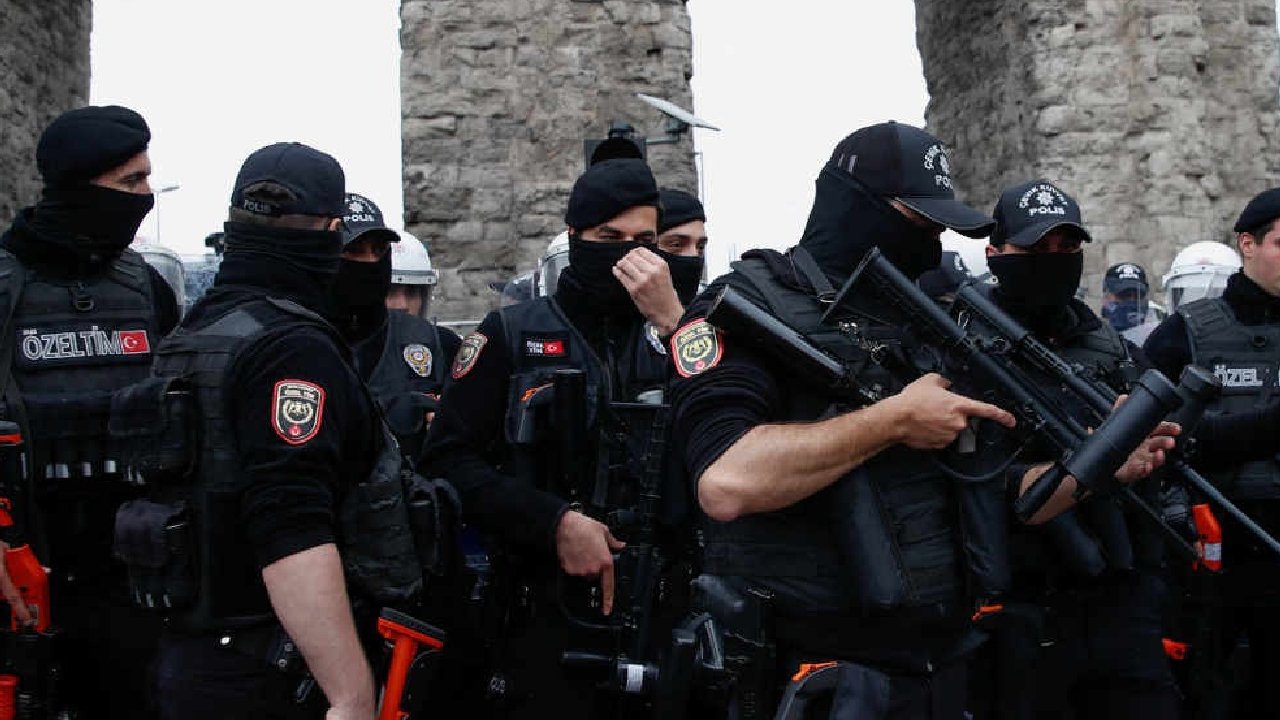 Yerlikaya'dan biber gazı ve plastik mermi kullanan polislere övgü: Sizlerle iftihar ediyorum