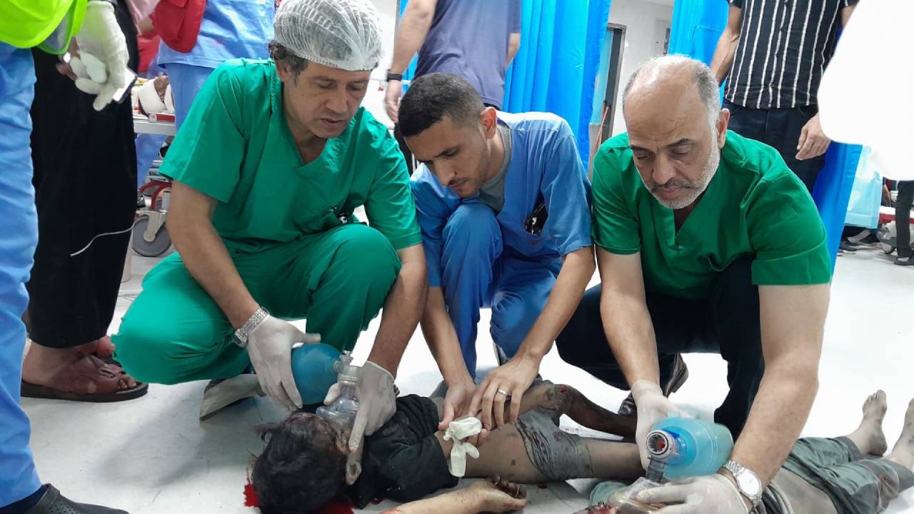 Gazze'de hastane hastane dolaşıp imdada yetişen tanınmış Filistinli doktor, 'İsrail işkencesinde' öldü