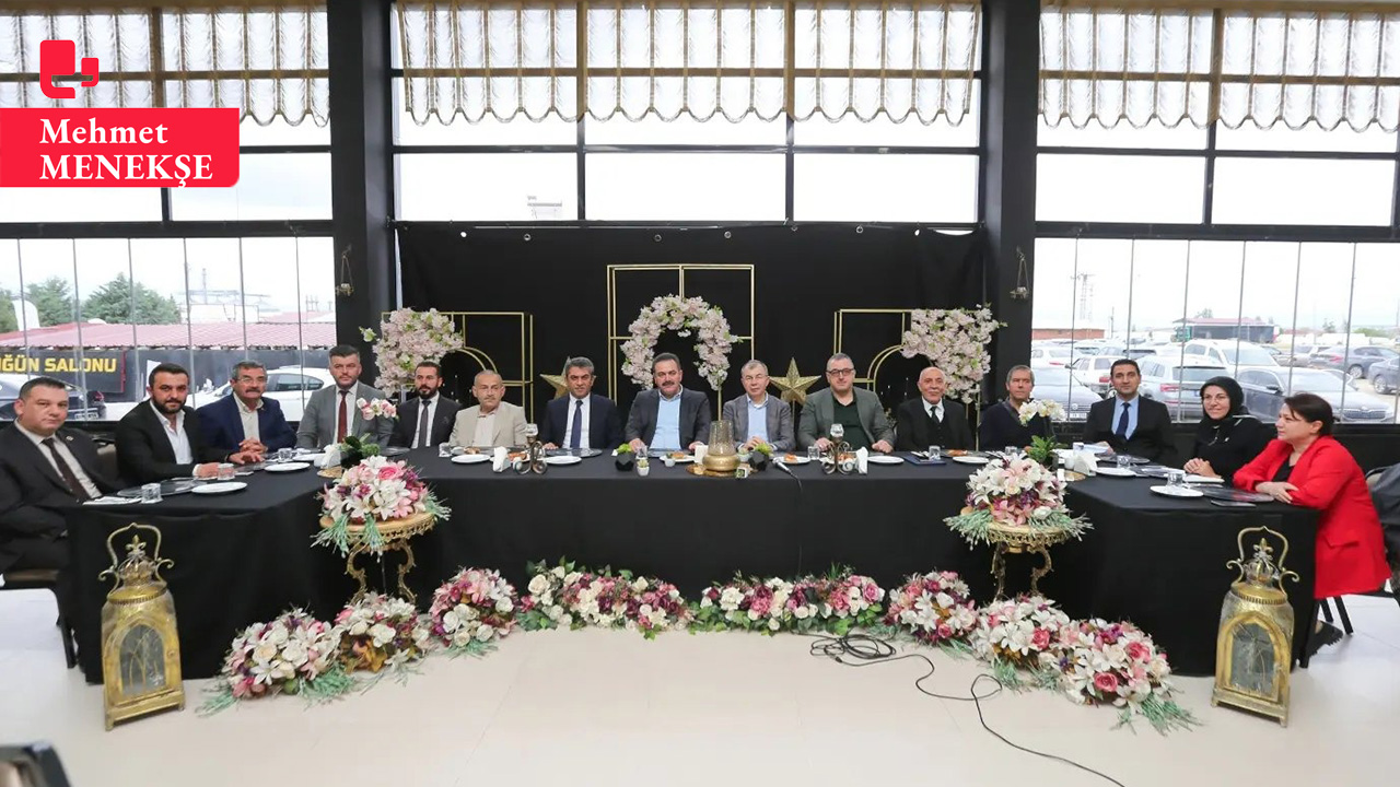 Amasya'da Vali ve AKP yöneticileri muhtarlarla toplantılar yaptı: 'Parti devleti gibi hareket ediyorlar'