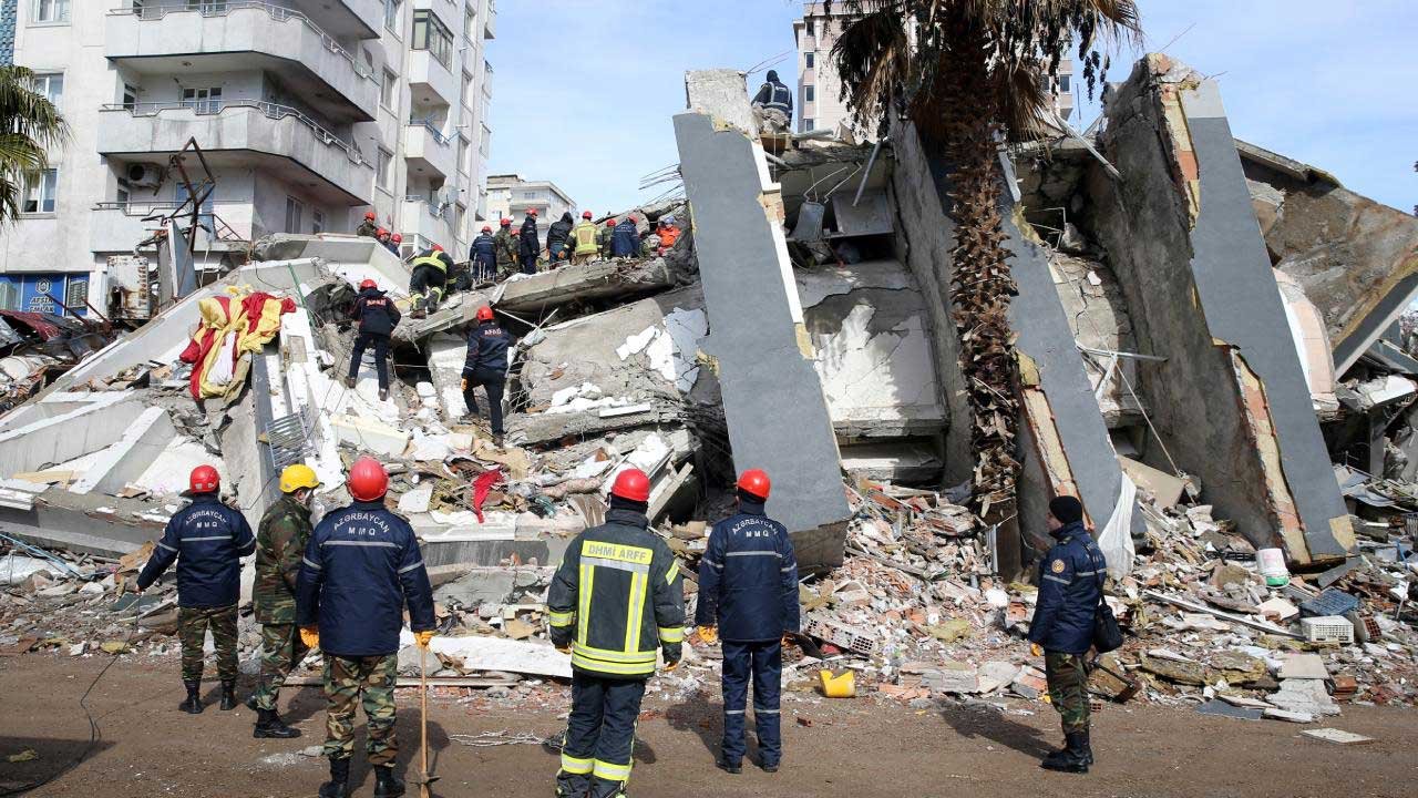 Depremde yıkılan Ezgi Apartmanı davasında adalet arayan annenin sosyal medya hesapları askıya alındı