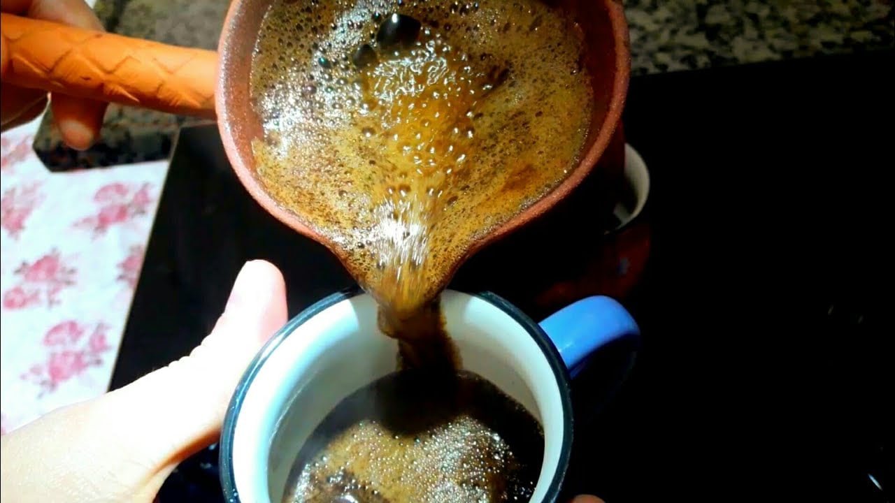 Türk kahvesi pişirirken cezveye 1 gram eklendiğinde kahveyi köpürtüyor. Birçok kahveci böyle pişiriyor
