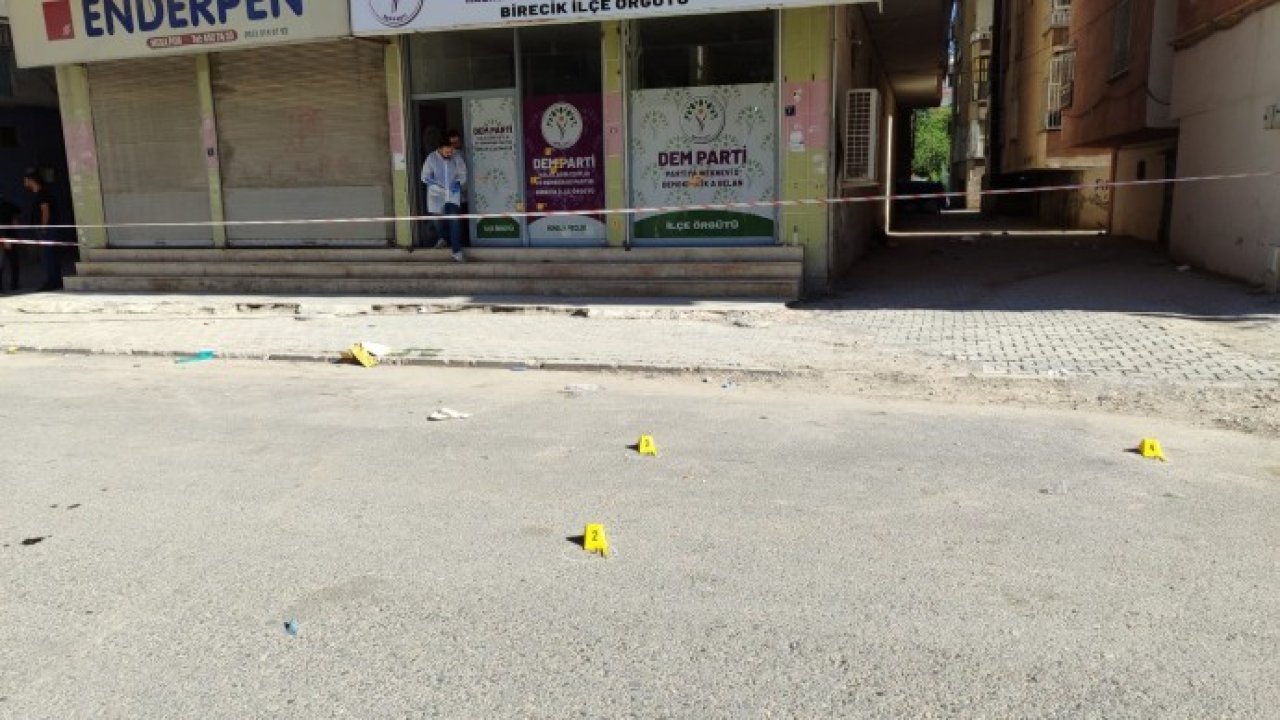 Birecik'te DEM Parti binasına silahlı saldırı: 14 mermi isabet etti