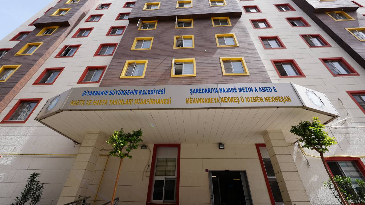 Diyarbakır’da kayyım dönemi: Belediye bürokratlarına çifte maaş ödenmiş, misafirhane bedava otel gibi kullanılmış