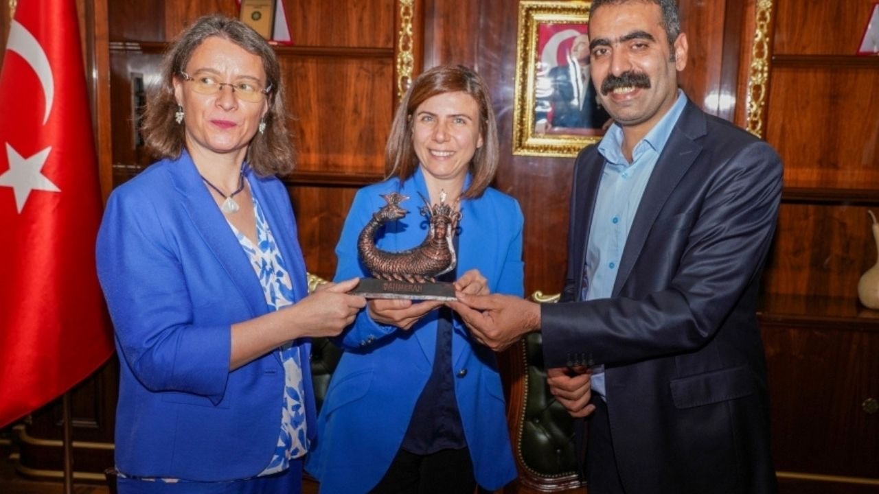 Fransa'nın Ankara Büyükelçisi Diyarbakır'da Eşbaşkan Bucak'ı ziyaret etti