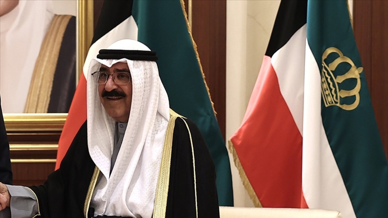 Kuveyt Emiri Meclis'i feshetti anayasanın bazı maddelerini askıya aldı