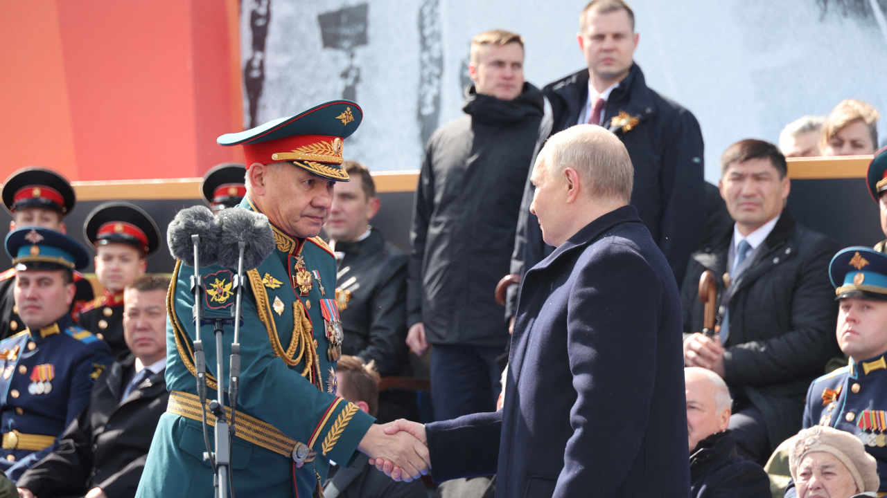 Putin, 12 yıllık Savunma Bakanı Şoygu'yu görevden aldı