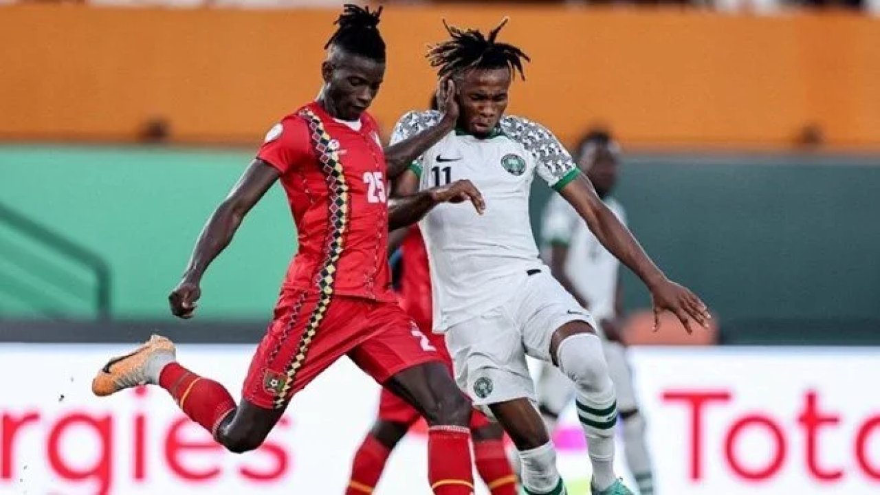 Başakşehir'den Dinamo Bükreş'e transfer olmuştu: Ganalı futbolcu Edgar Ie'nin, maçlarda ikizini oynattığı iddia edildi