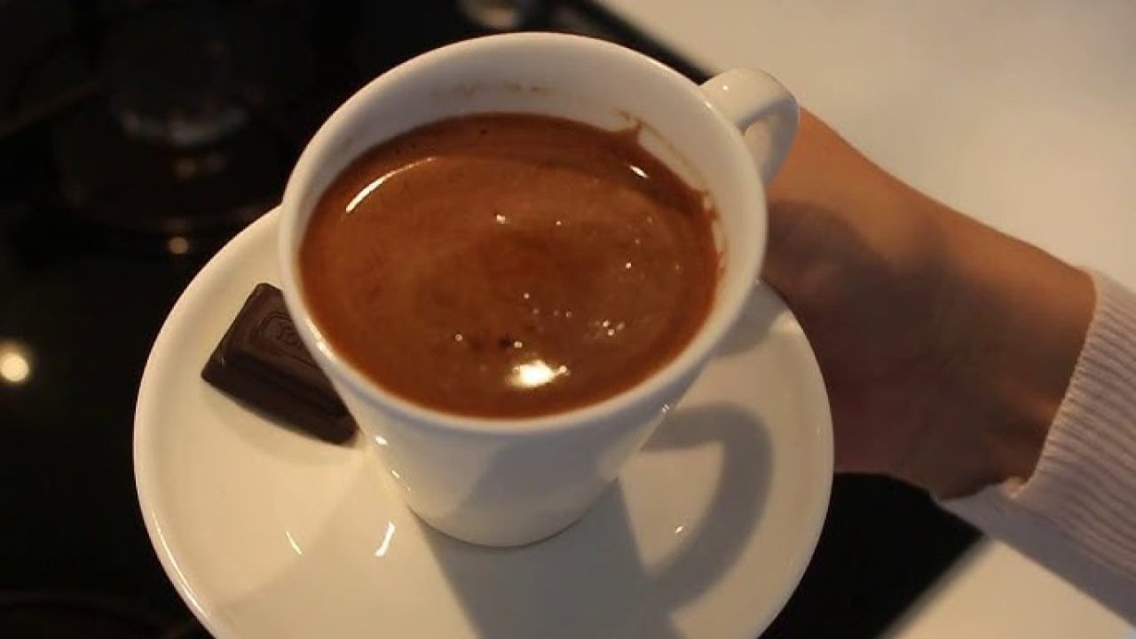 Türk kahvesine tarçın eklerseniz ne oluyor? Tarçının Türk kahvesi üzerindeki bilinmeyen etkisi