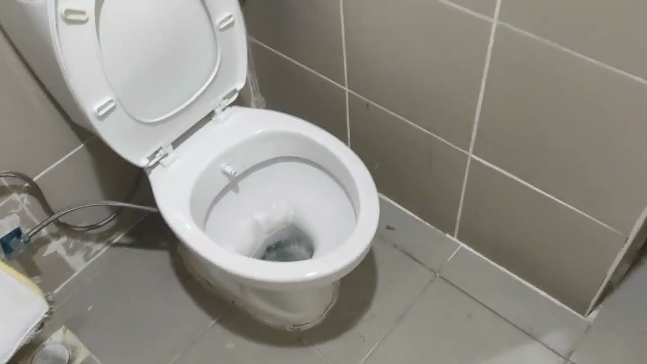 Tuvalet tıkanıklığını açmanın en kolay yolu. Tesisatçı çağırmadan yapabilirsiniz