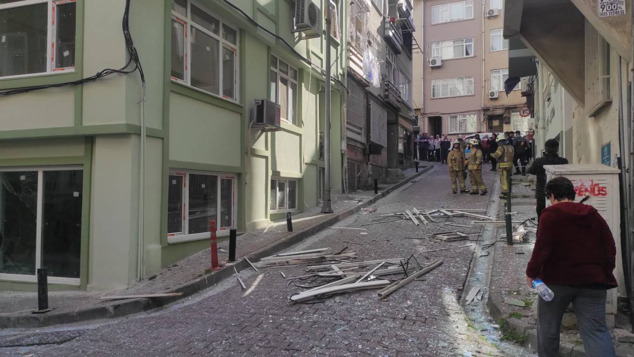 Beşiktaş'ta 5 katlı binada doğal gaz patlaması: Bir işçi yaralandı