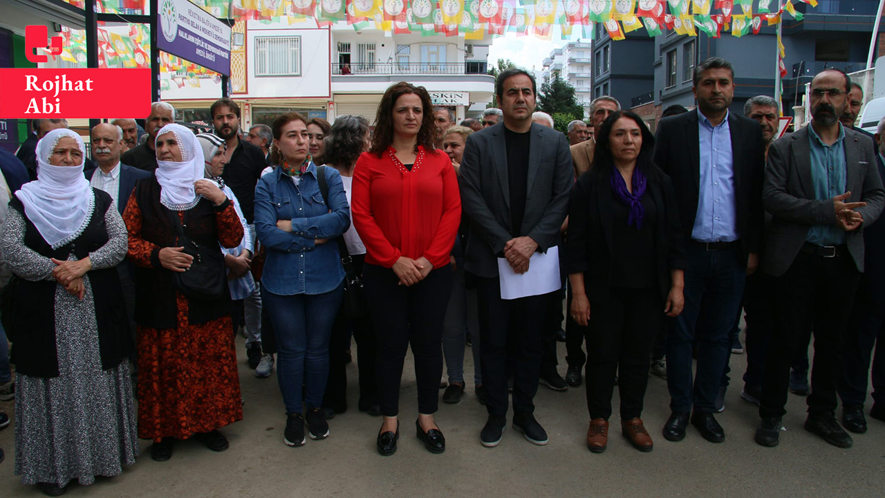 Kobanê Davası Diyarbakır'da protesto edildi: 'Kumpaslar, haklı davamızı geriletmeyecek'