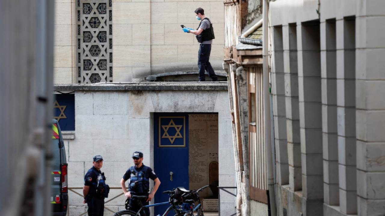 Fransa'da sinagogu ateşe veren saldırgan öldürüldü