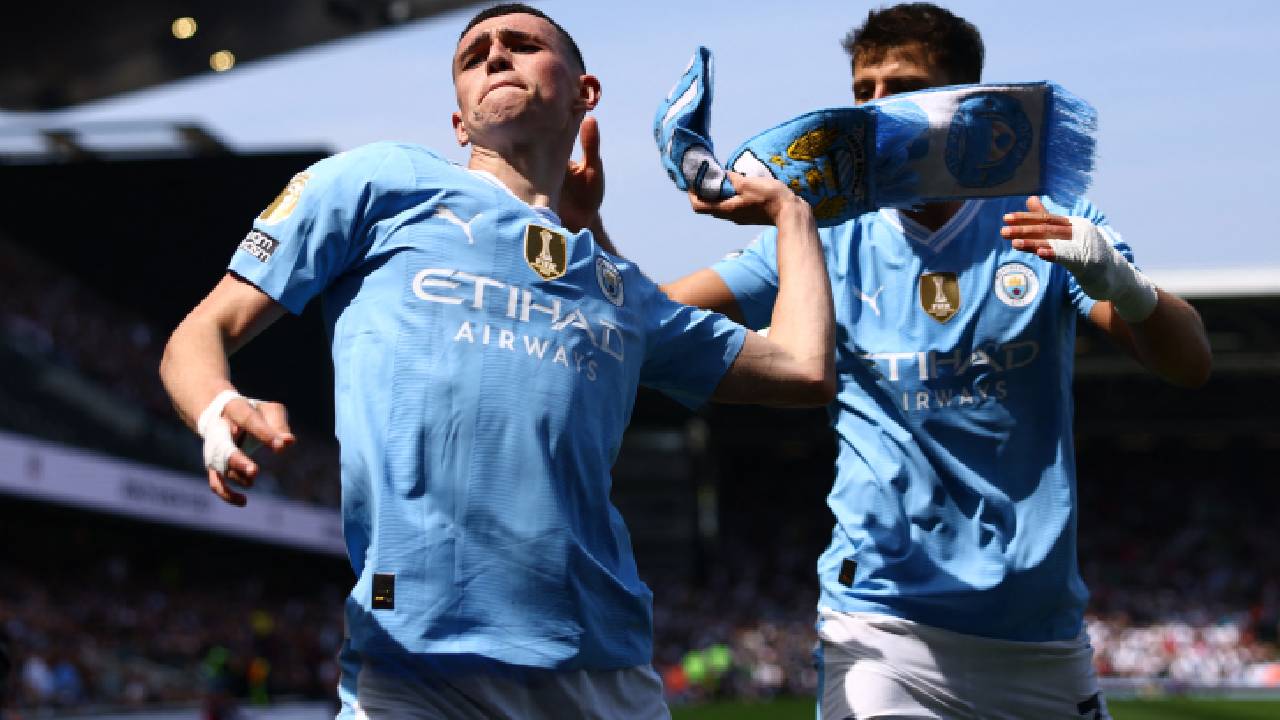 Manchester City'nin altyapıdan gelen yıldızı, Premier Lig'de sezonun futbolcusu seçildi