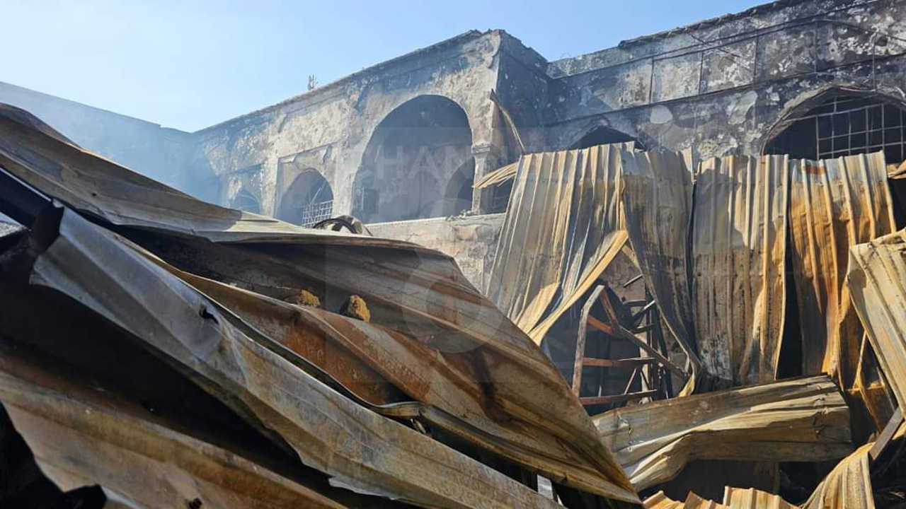 Kerkük'ün tarihi çarşısında yangın: 100'den fazla dükkan kül oldu, kundaklama şüphesi var