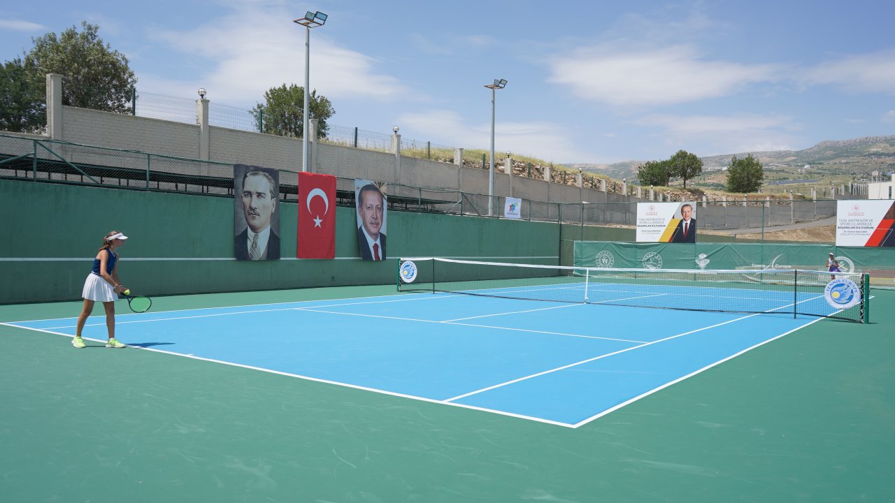 Şırnak’ta 9 ülkeden tenisçilerin katıldığı Cudi Cup Turnuvası başladı