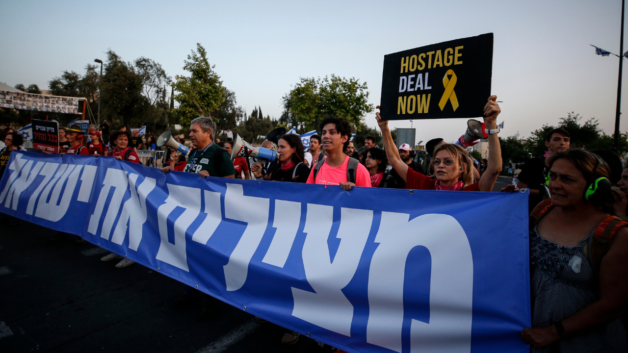 Batı Kudüs'te Netanyahu hükümetinin istifası ve erken seçim talebiyle gösteri düzenlendi