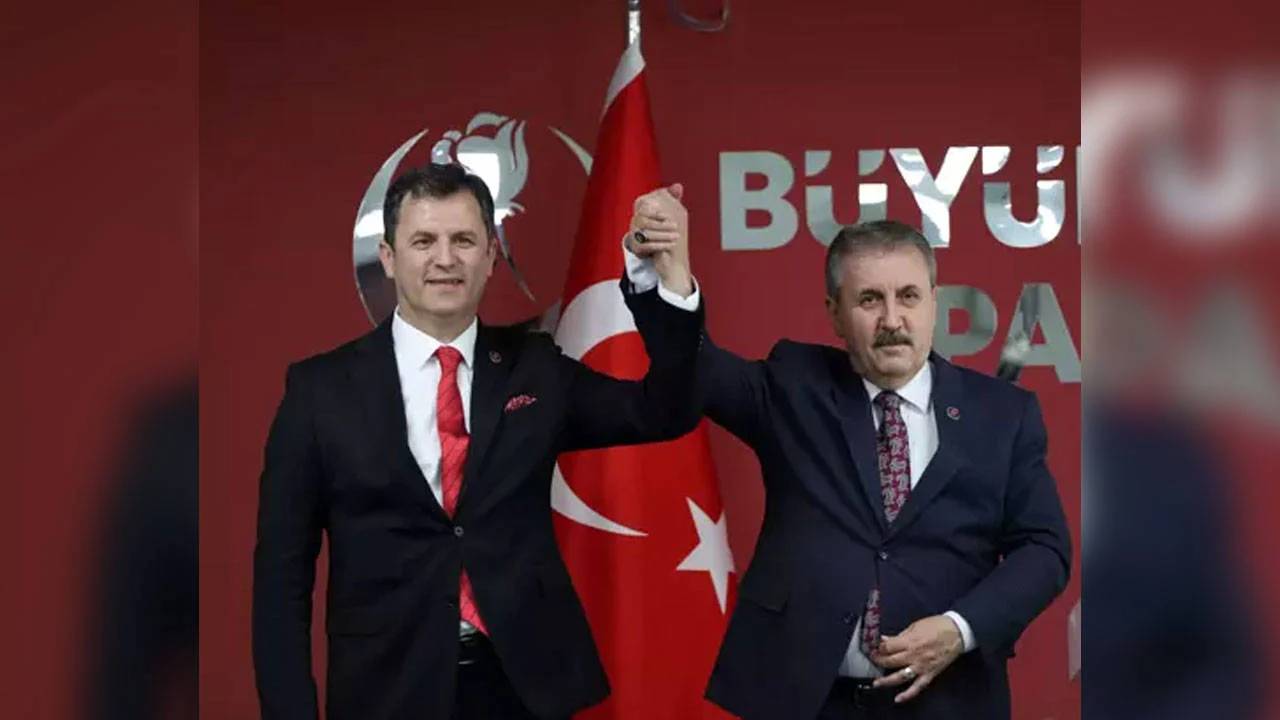 Eski İYİ Partili Türker Yörükçüoğlu, Mustafa Destici'nin yardımcısı oldu
