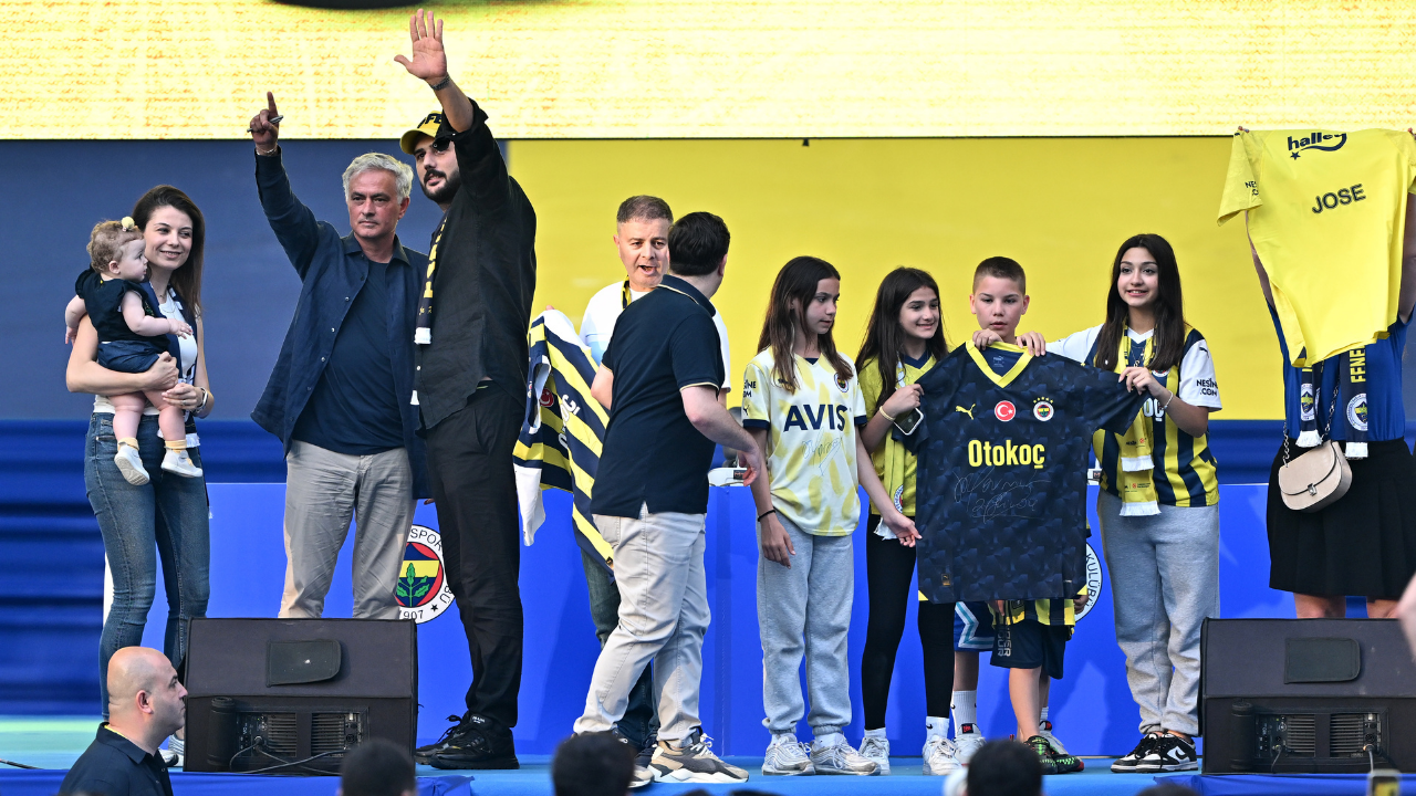 Jose Mourinho Fenerbahçe ile iki yıllık sözleşme imzaladı: ‘Futbol, bir tutkudur’