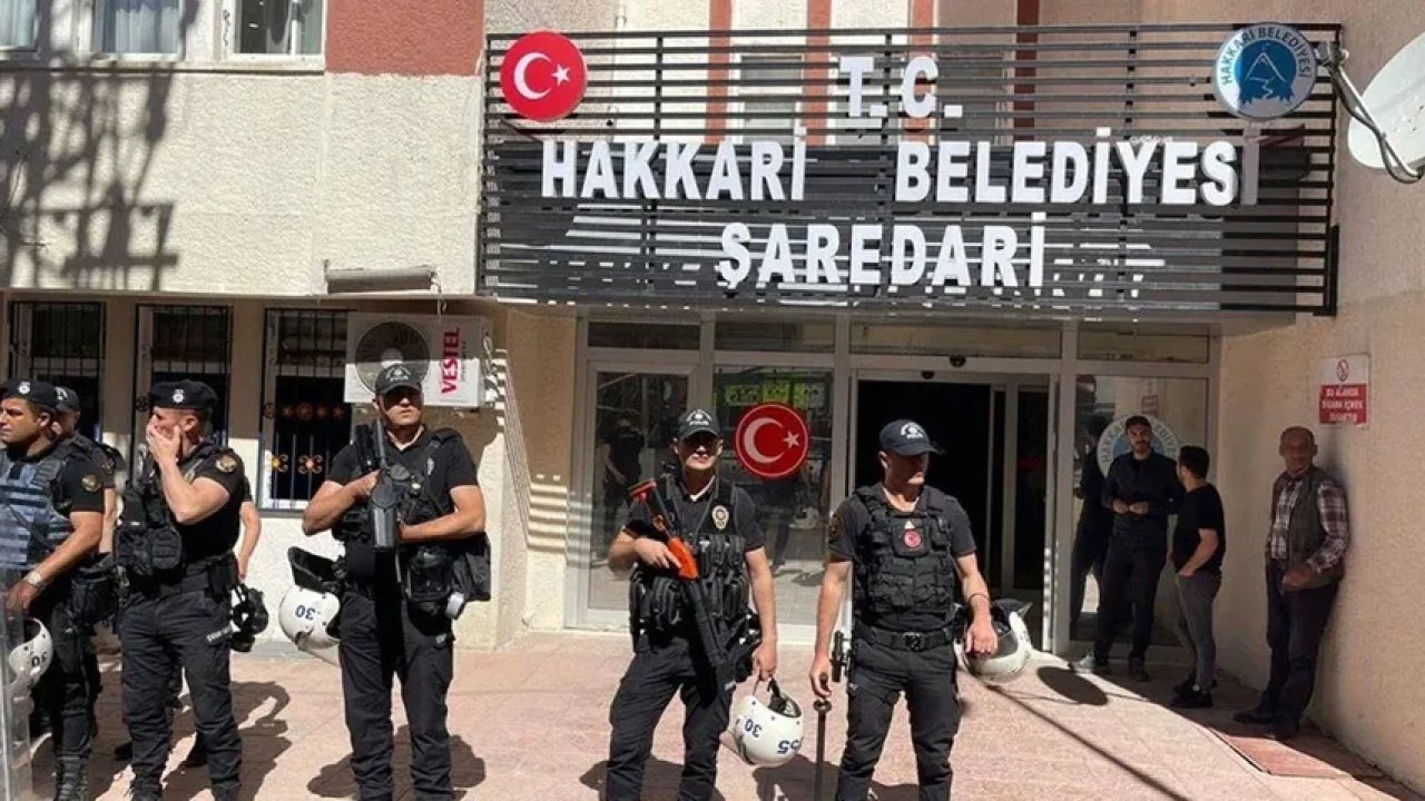 Sırrı Sakık, Kepez Belediyesi'ni hatırlattı, kayyıma tepki gösterdi: İki belediye iki ayrı hukuk!