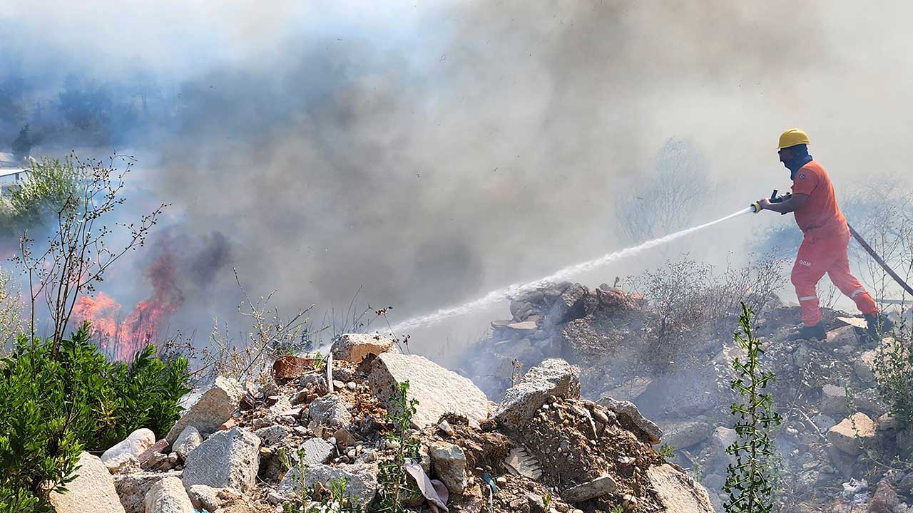 Antalya ve Milas'taki orman yangınları söndürüldü