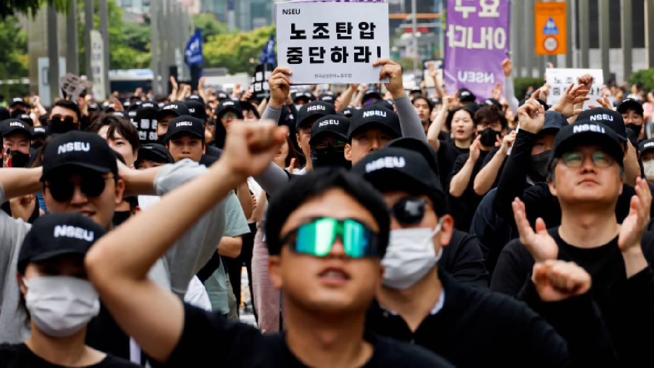 Güney Kore'de tarihi grev: Samsung Elektronik çalışanları ilk kez iş bıraktı