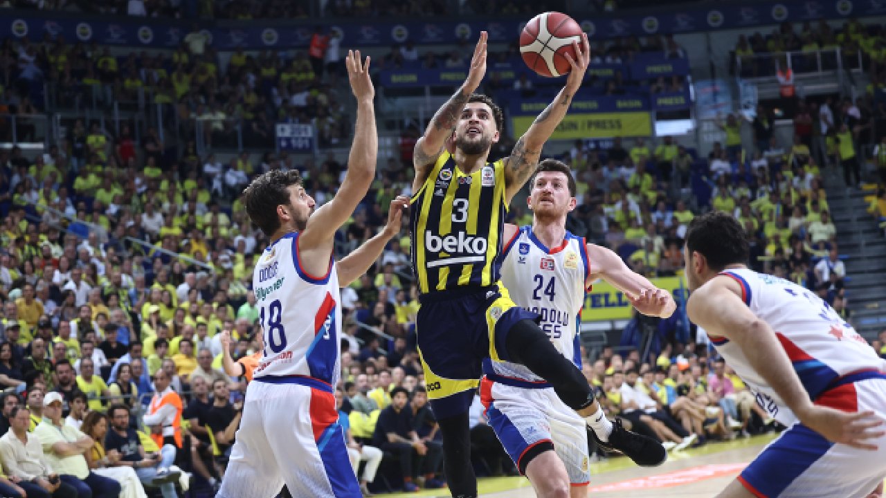 Fenerbahçe Beko, final serisinin 4'üncü maçında Anadolu Efes'i ağırlayacak