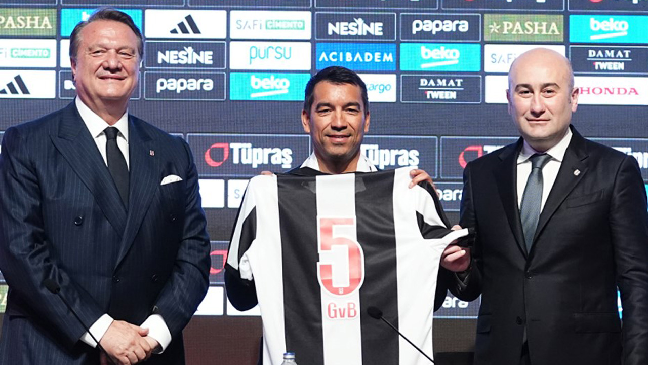 Giovanni van Bronckhorst Beşiktaş'a imzayı attı: Oyun planını açıkladı