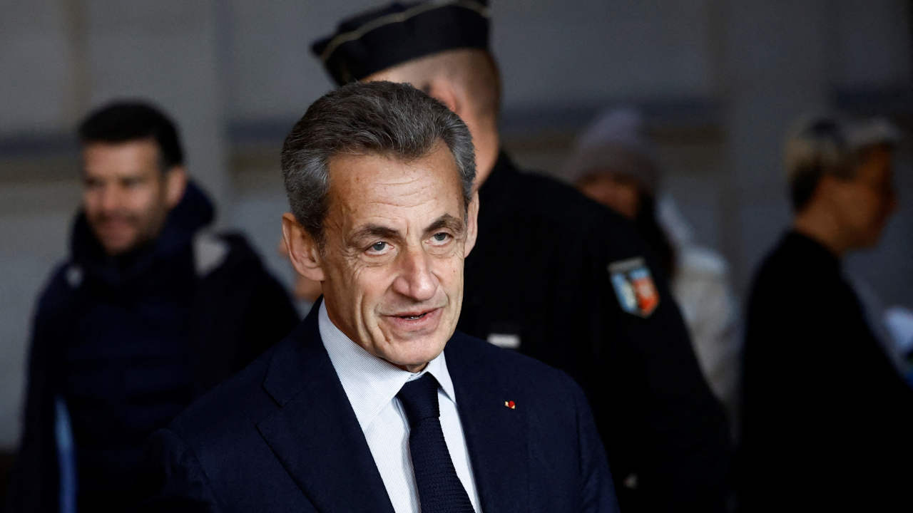 Sarkozy'den Macron'a uyarı: Seçim kararı büyük risk, geri tepebilir