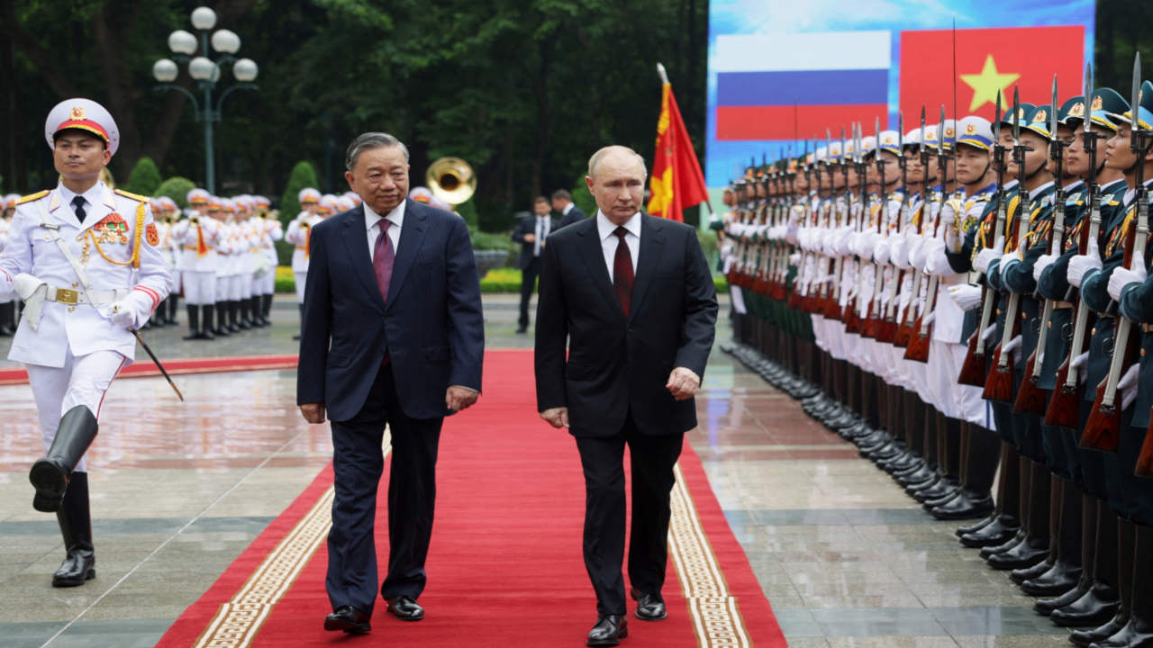 ABD'nin 'sinirini bozan' gezi sürüyor: Vietnam'ı ziyaret eden Putin'den 'Asya-Pasifik'te güvenlik mimarisi' çıkışı