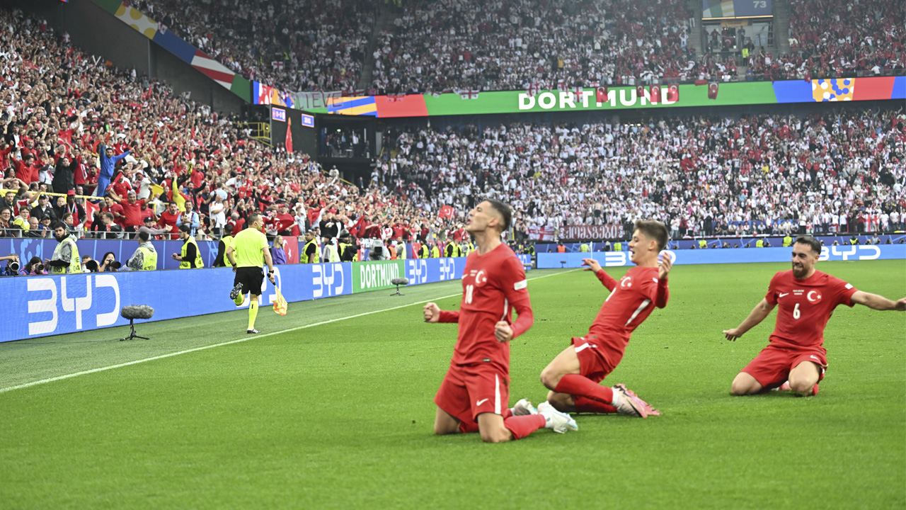 Mert'in 'çılgın volesi' EURO2024'te ilk maçların en iyi golü seçildi