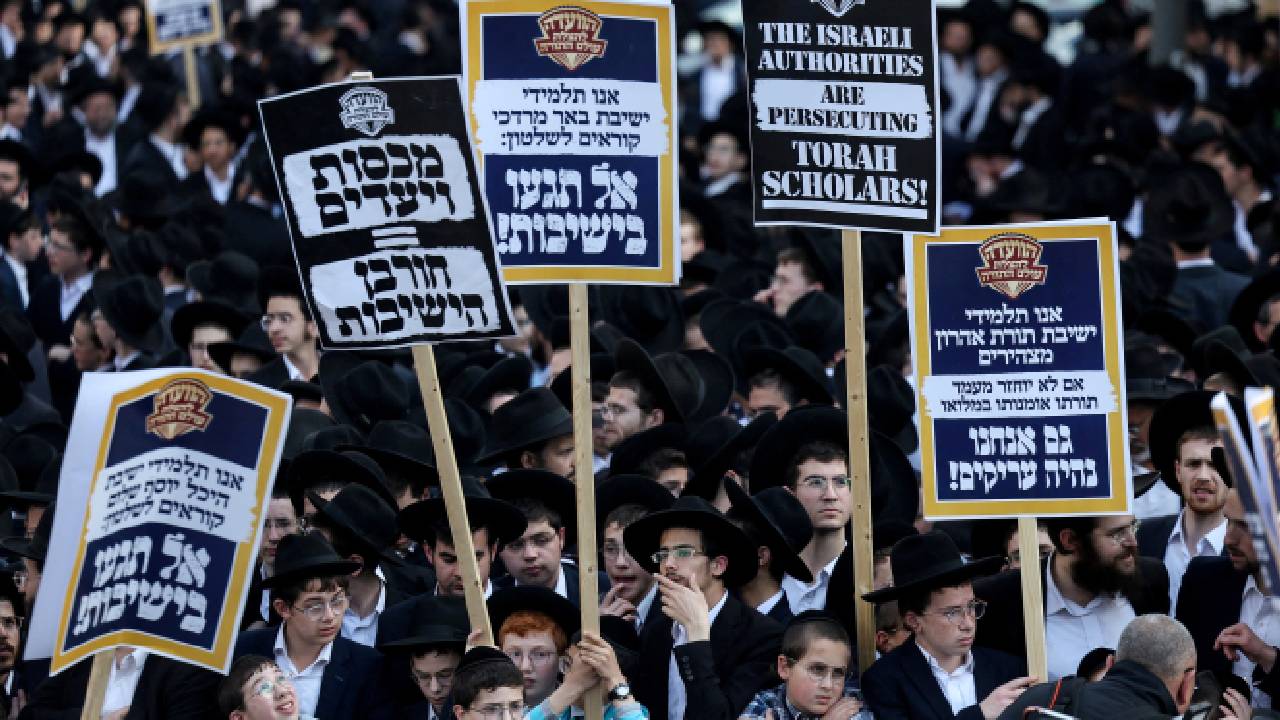 Netanyahu hükümetine Yüksek Mahkeme darbesi: 'İsrail devleti, ilahiyat okulu öğrencilerini de askere almalı'