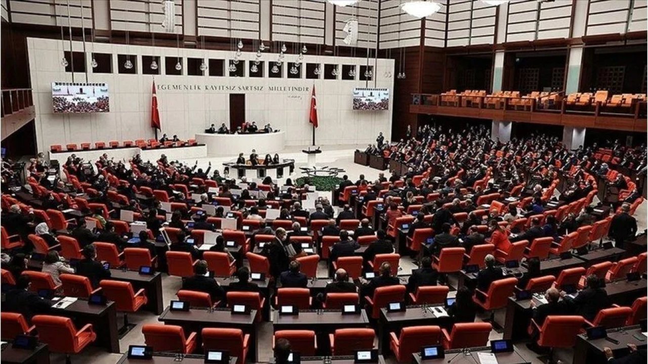 Kabinede değişiklik: AKP'nin Meclis'teki vekil sayısı düştü