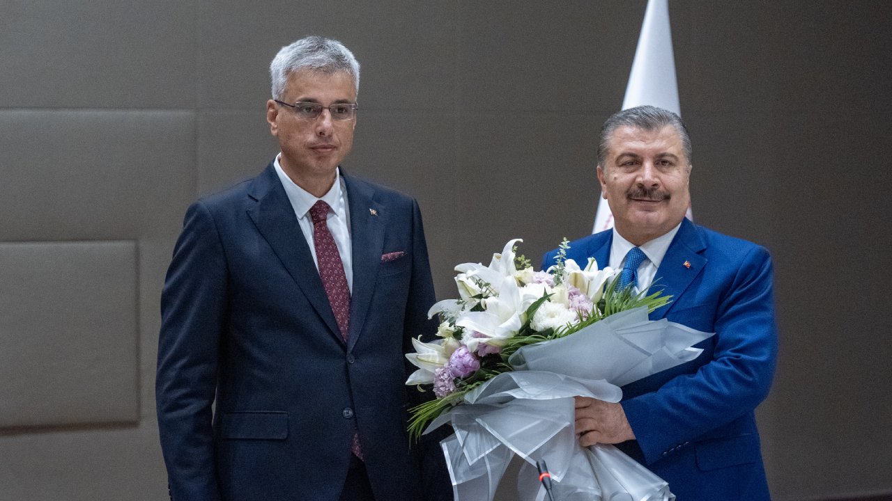 Sağlık Bakanlığı'nda devir teslim töreni: Fahrettin Koca, görevi Kemal Memişoğlu'na devretti