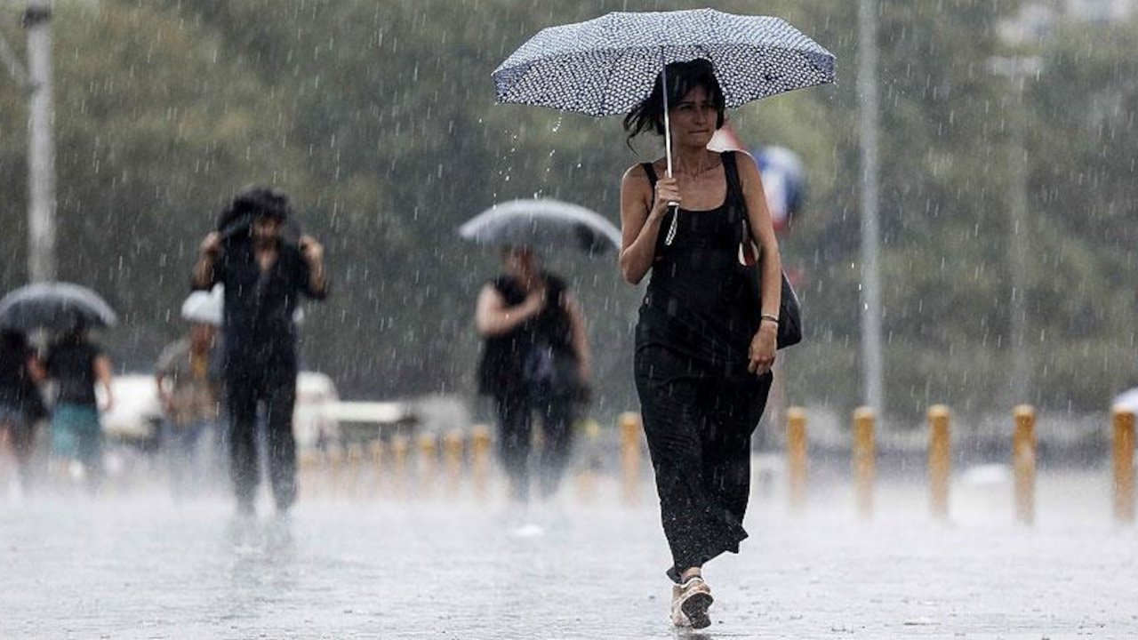 AKOM saat verdi, ilçeleri sıraladı: İstanbul için saatli şiddetli yağış uyarısı