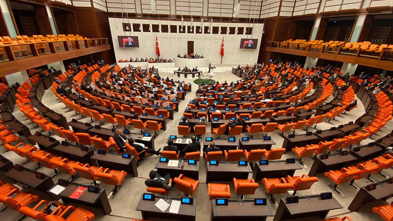 Meclis'te 'yolsuzluk' tartışması: Senin kirayla bir işin yok Osman Gökçek, maşallah 5 bin tane dairen var