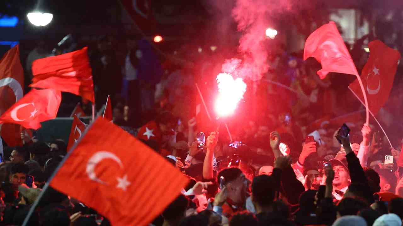 Türkiye'nin Viyana büyükelçisinden 'ölçülü kutlama' çağrısı: Korna çalmayın