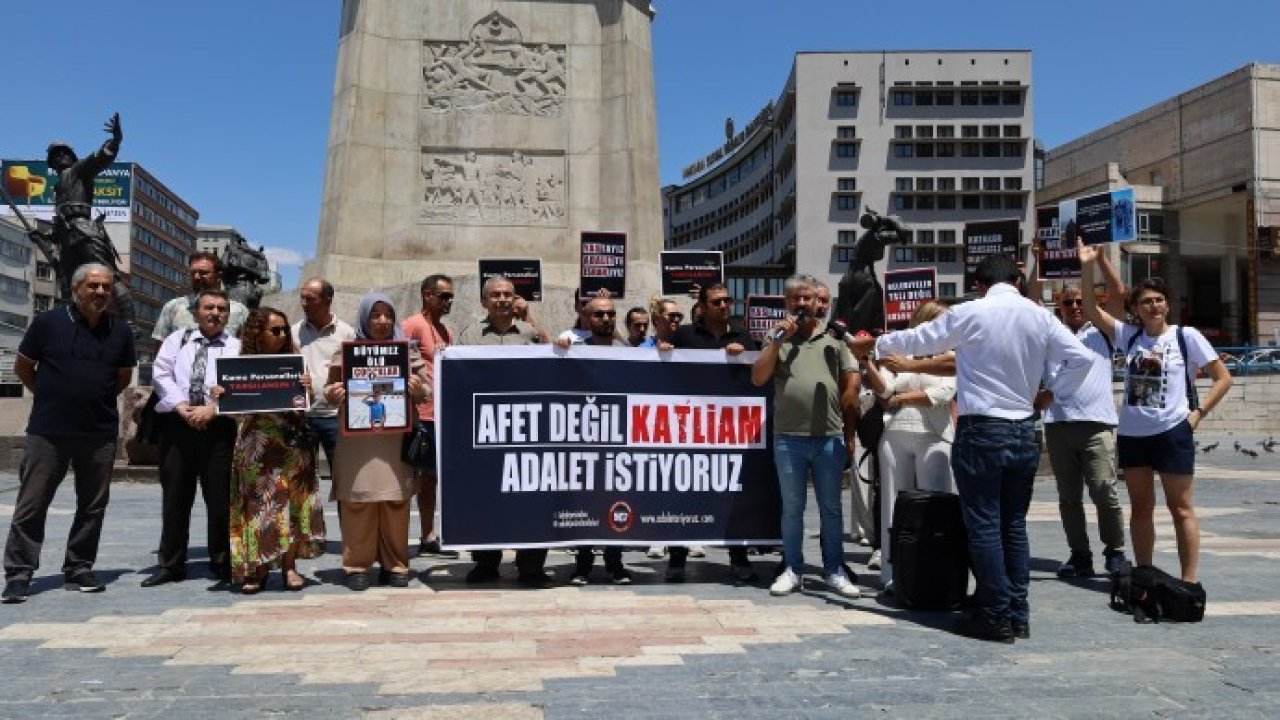 Sırrı Süreyya Önder, depremzede ailelerin başlattığı nöbete katıldı: 'Sorumlular hesap vermeli'