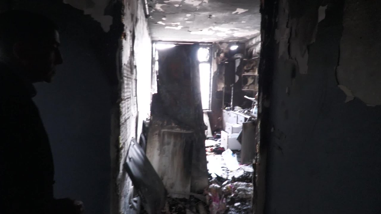 Esenyurt Belediye Başkanı Özer'den evleri yanan aileye destek