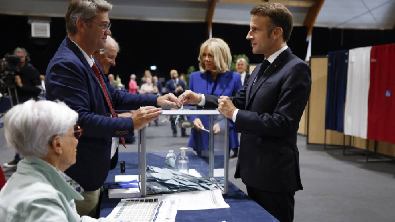 Fransa erken genel seçimi, ikinci turda son 43 yılın en yüksek öğle katılımı seviyesini gördü